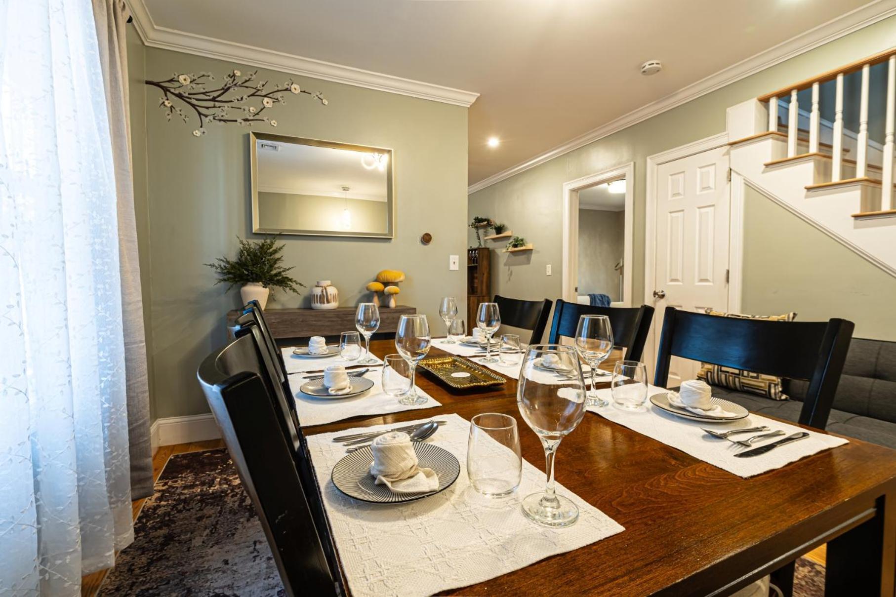 Apartment Renovated 4br3ba Escape - Near Public Transportation *