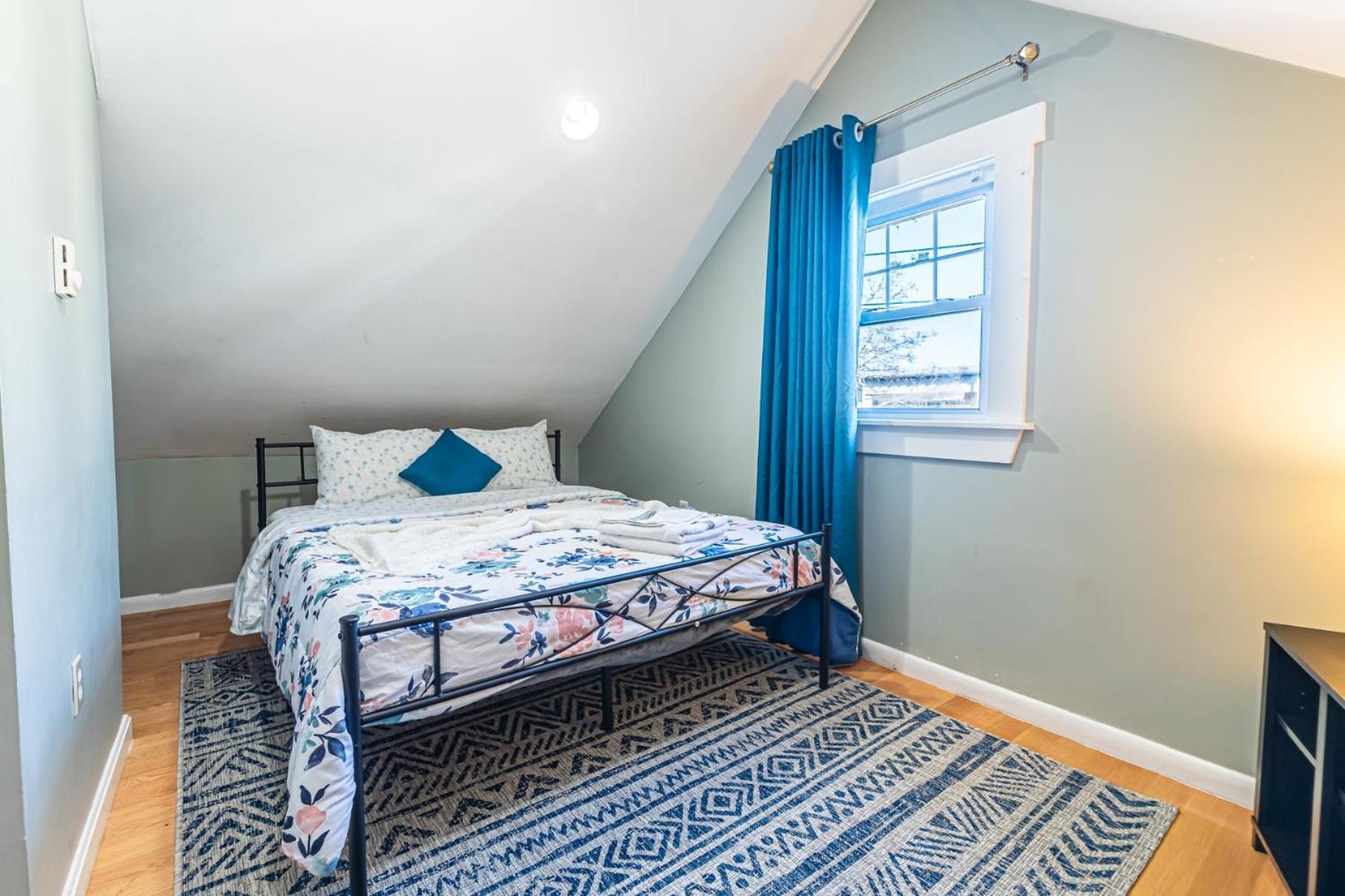 Renovated 4br3ba Escape - Near Public Transportation Boston