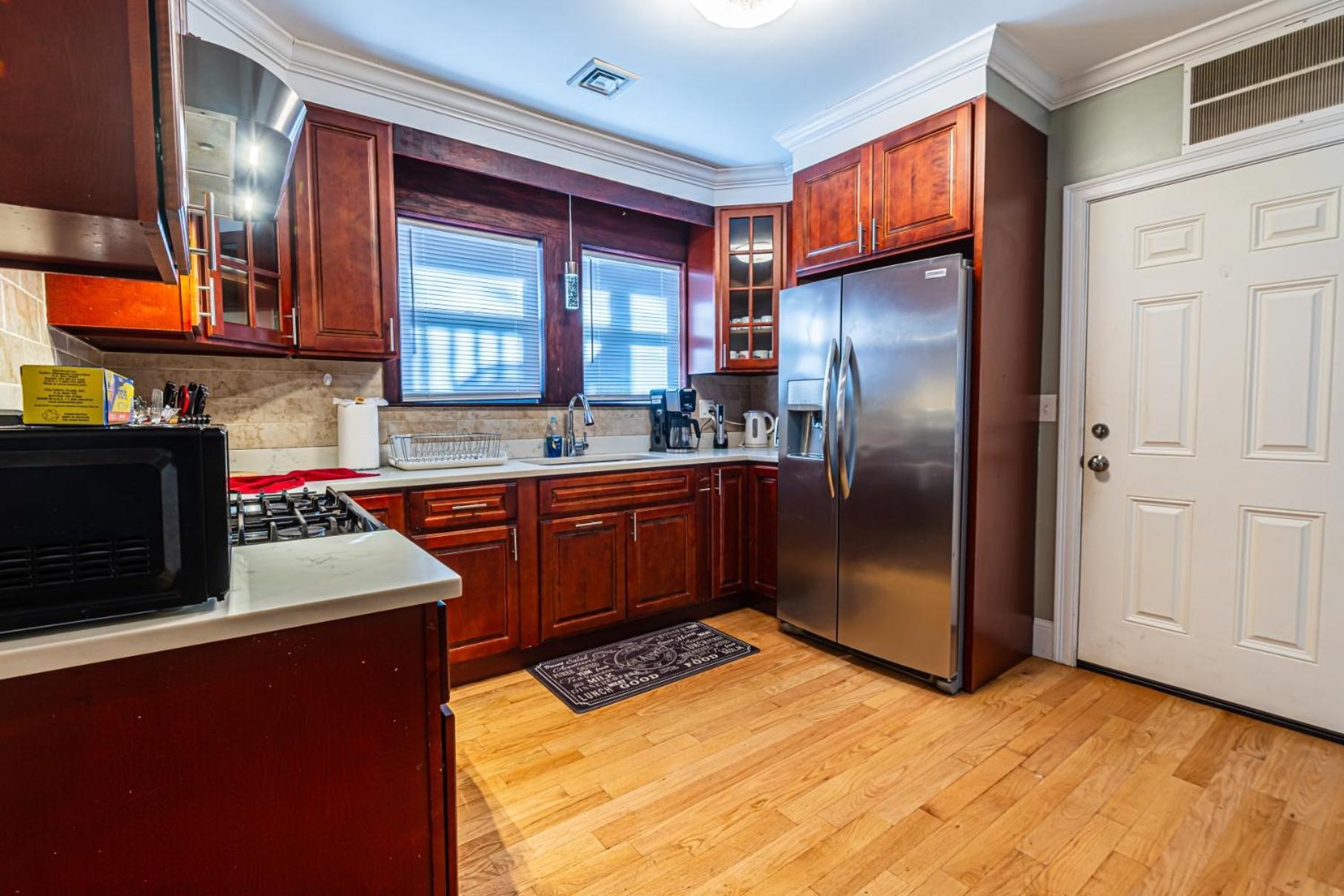 Apartment Renovated 4br3ba Escape - Near Public Transportation