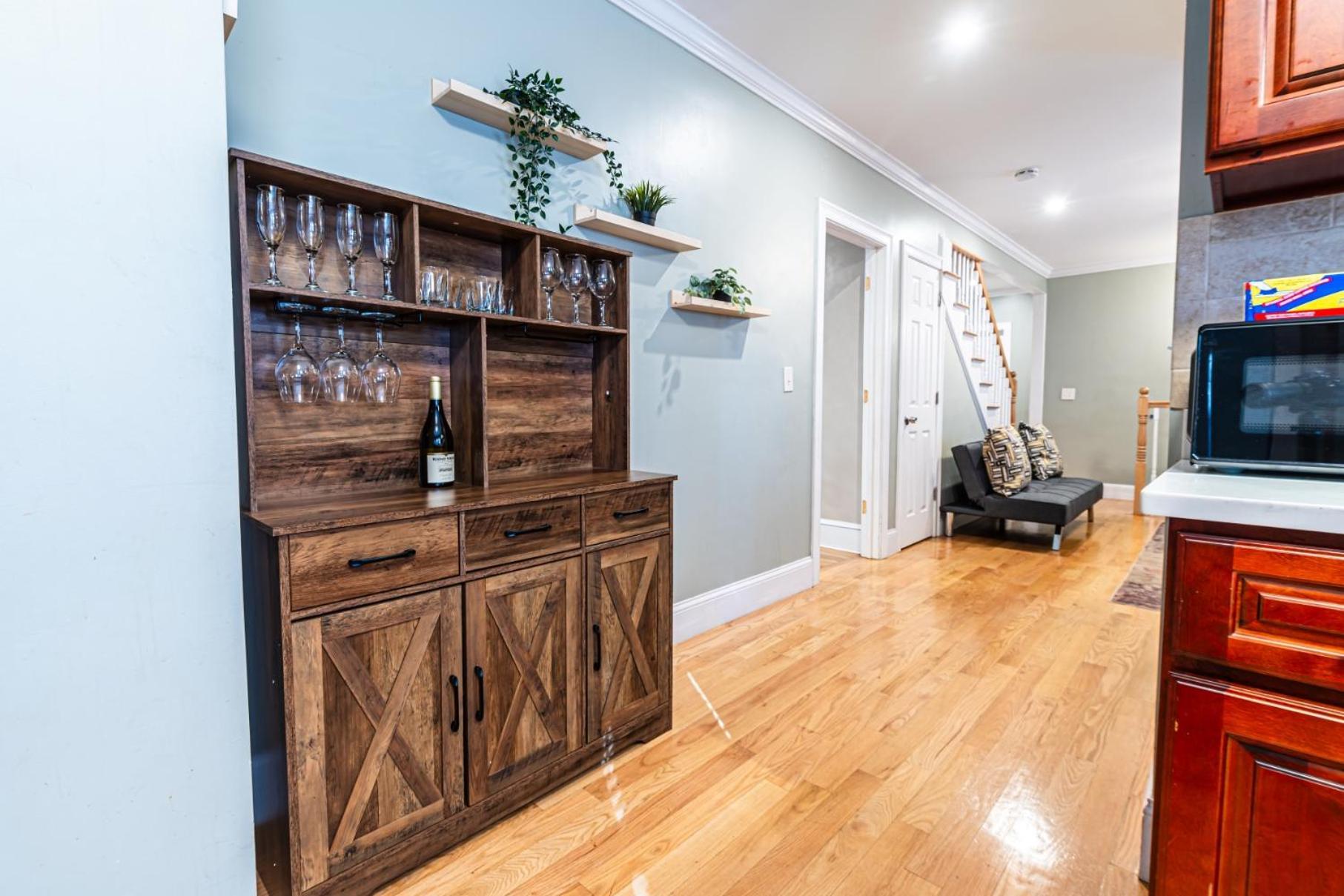 Renovated 4br3ba Escape - Near Public Transportation Apartment *