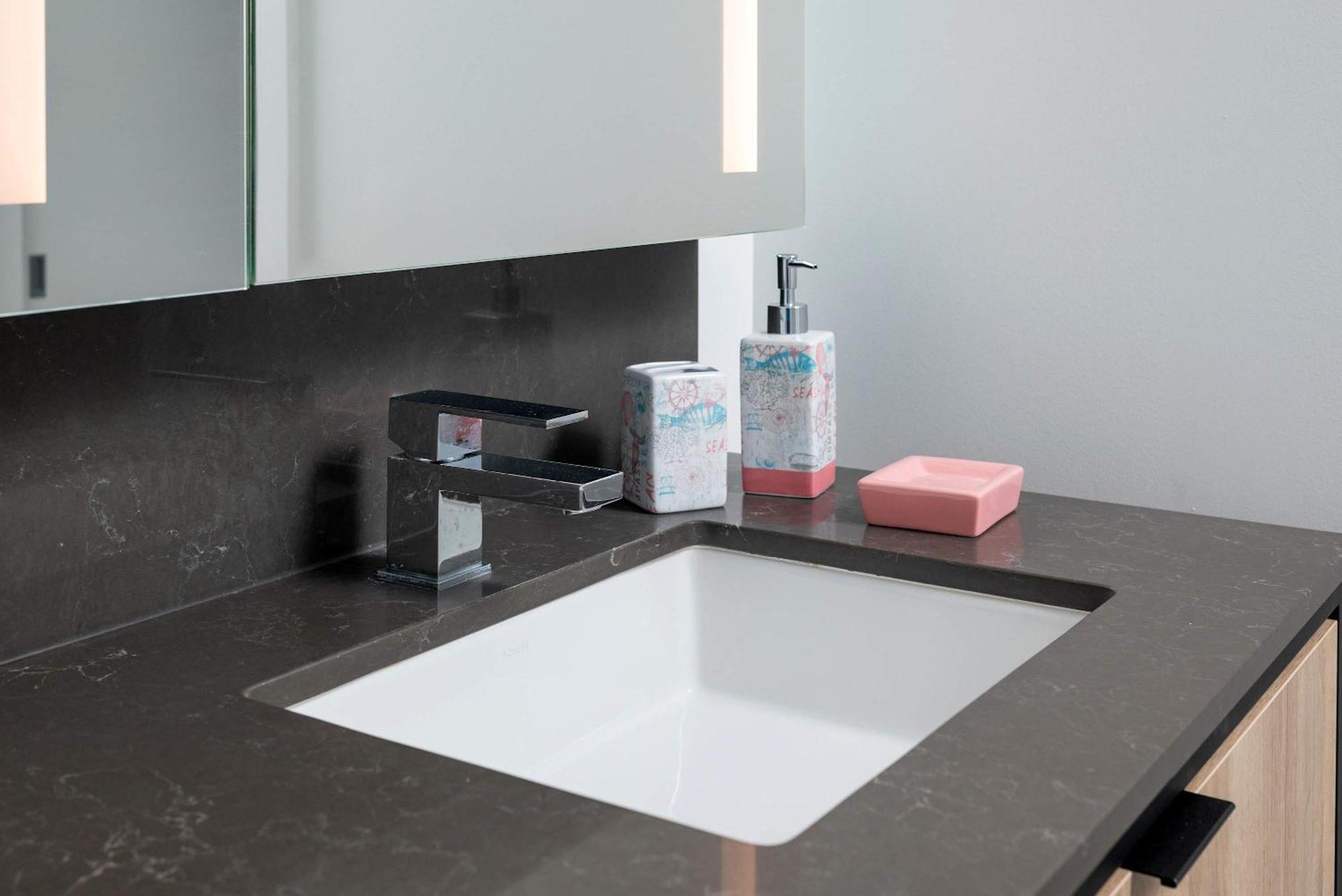 North End 2br W Pool & Gym * Boston