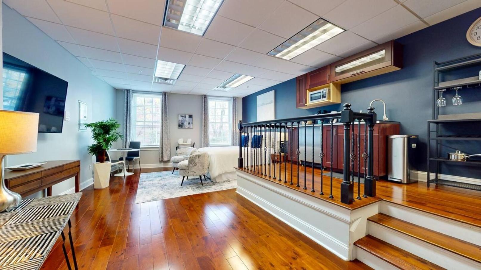 Cozy In Faneuil Hallquincy Market Apartment