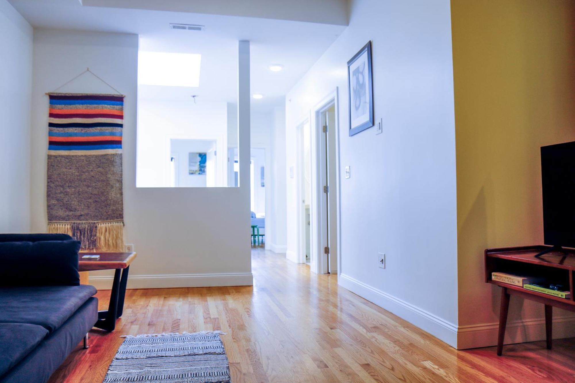 Apartment Modern & Spacious 4-bedroom In Roxbury