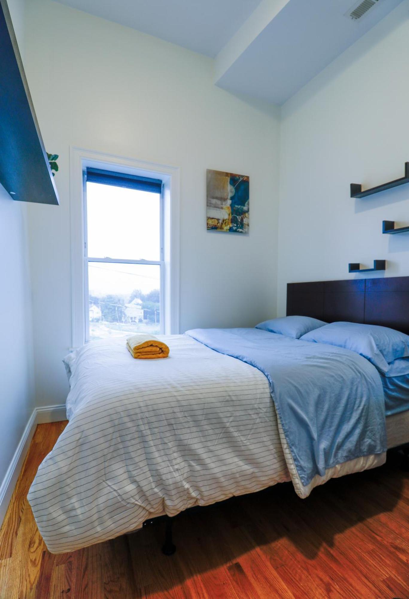 Modern & Spacious 4-bedroom In Roxbury *