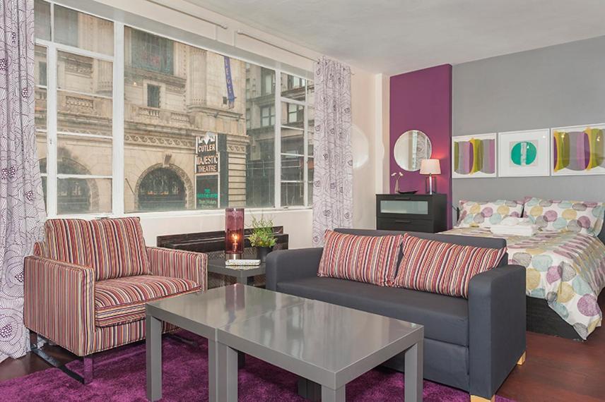 Cozy Steps From Common And Theaters Apartment *