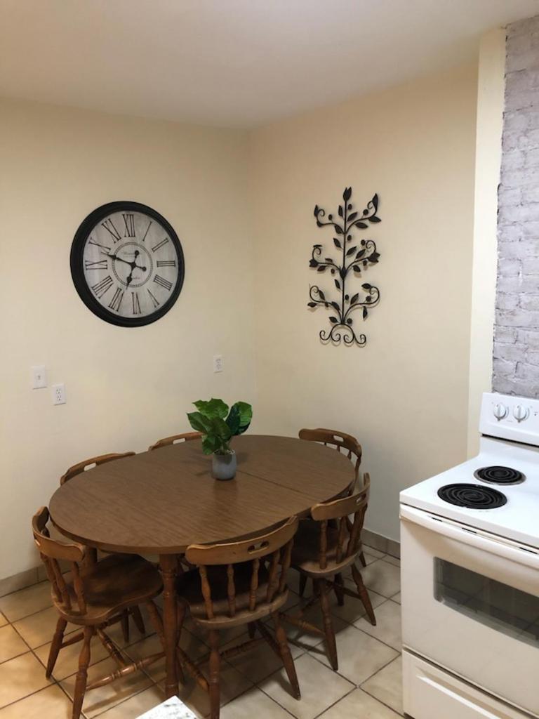 Modern Renovated 2-bedroom In South Apartment