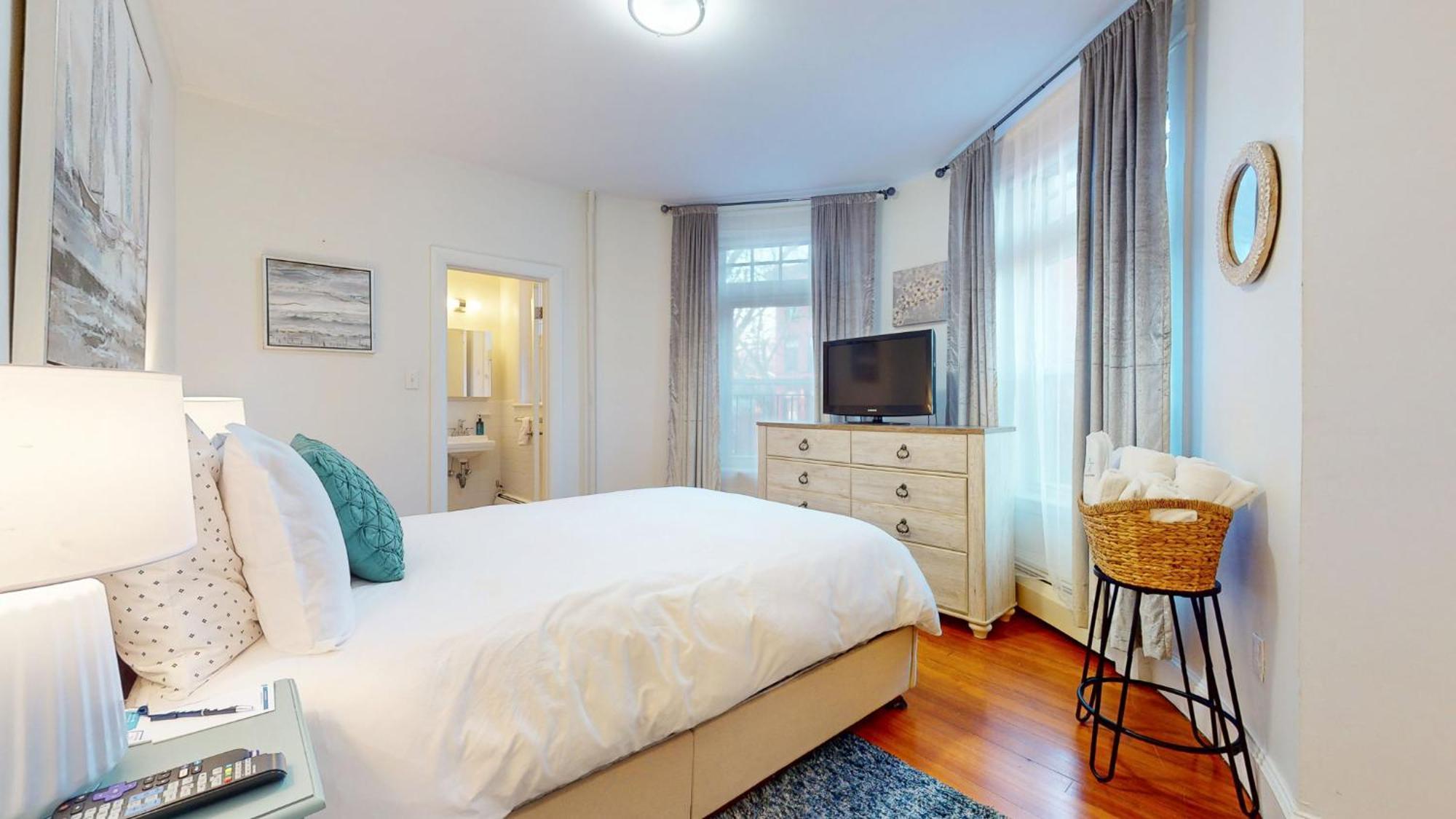 Apartment Renovated 1bed, Steps To Mbta, Shops & Restaurants Boston