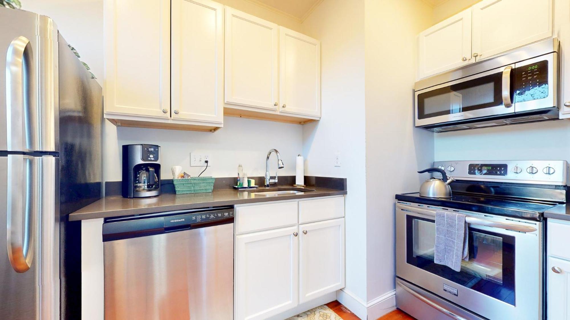 Renovated 1bed, Steps To Mbta, Shops & Restaurants *