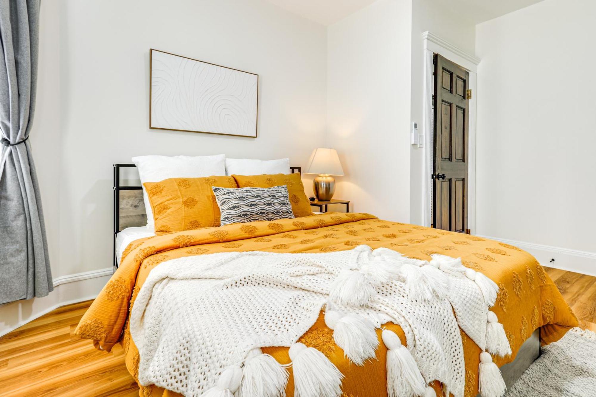 Apartment 4 Mi To Fenway Park Pet-friendly Dorchester Apt!