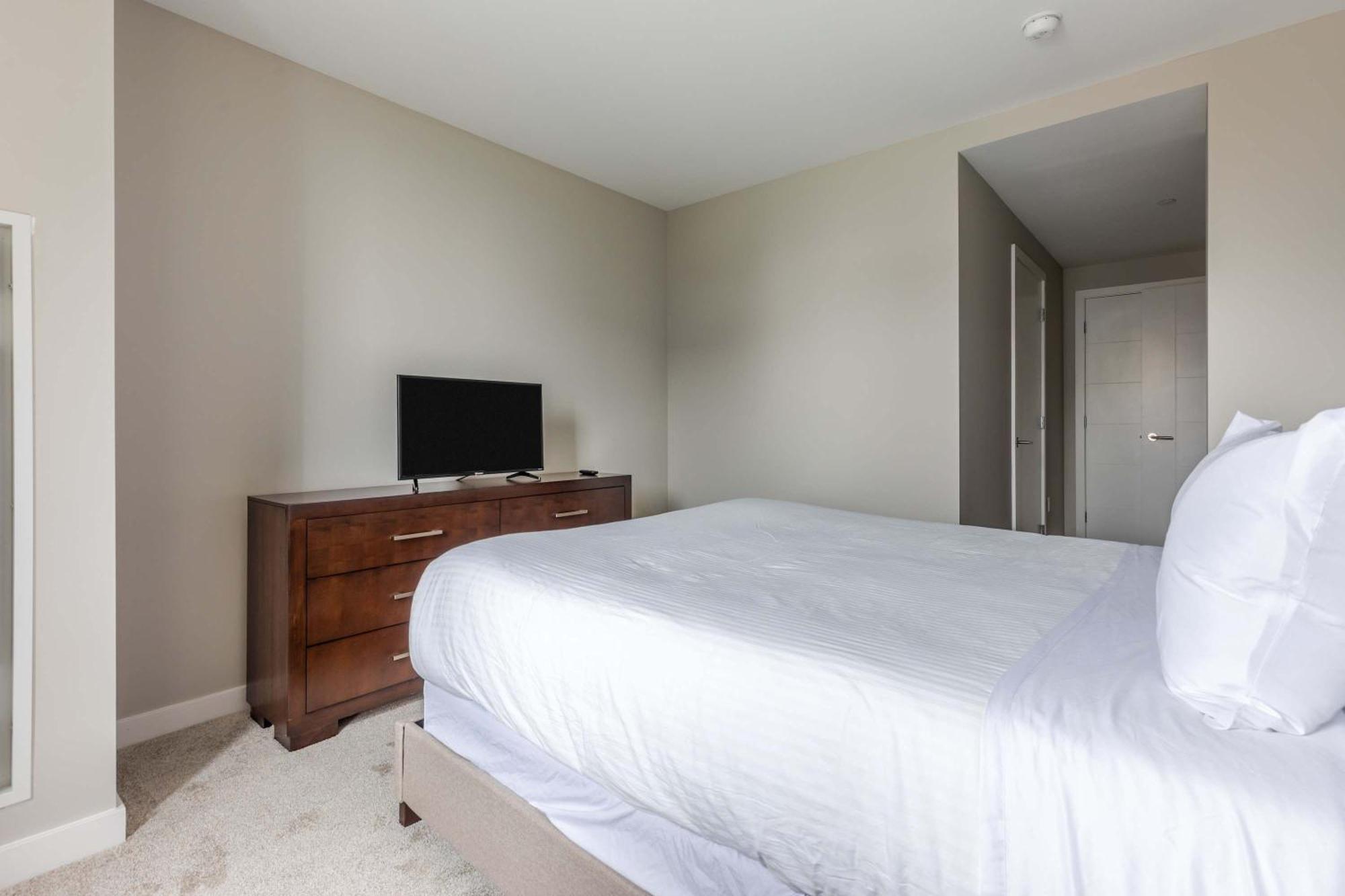 Private 2br Seaport Disctrict Apartment Boston