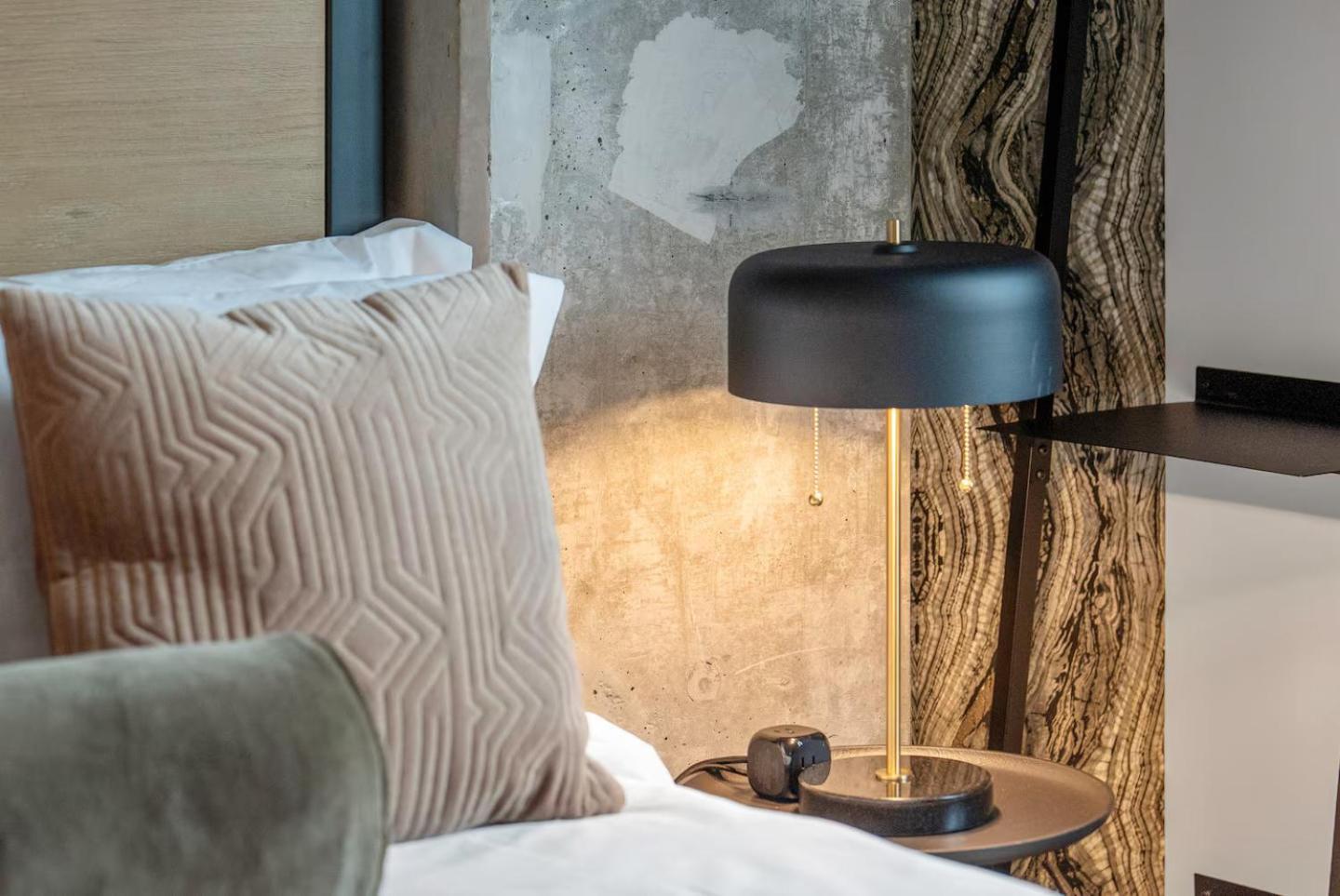 Luxury By Hyatus At Cambridge Aparthotel 4*