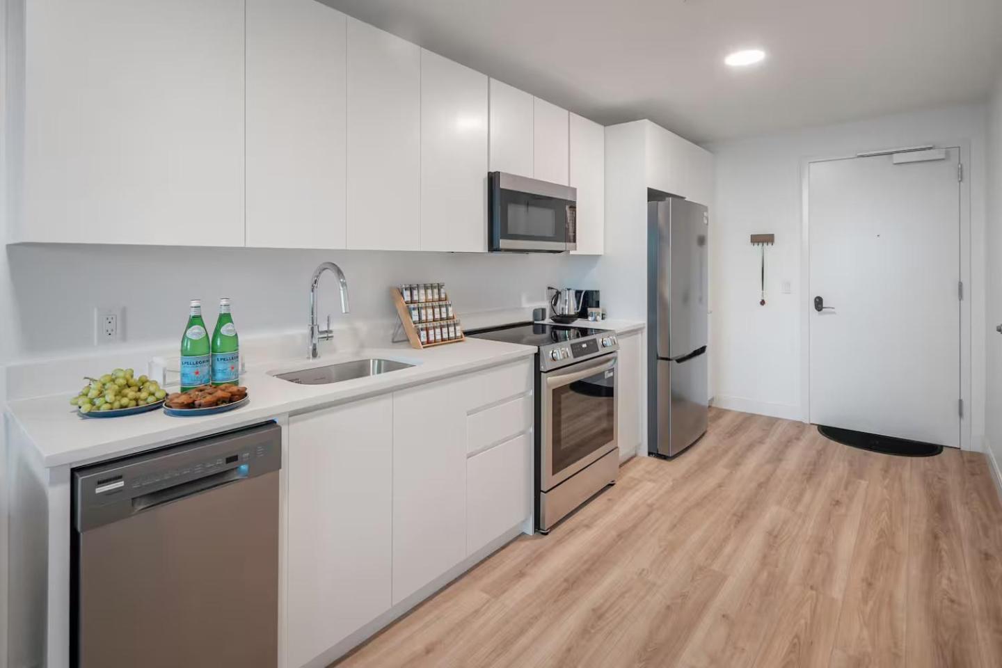 Luxury By Hyatus At Cambridge Aparthotel 4*