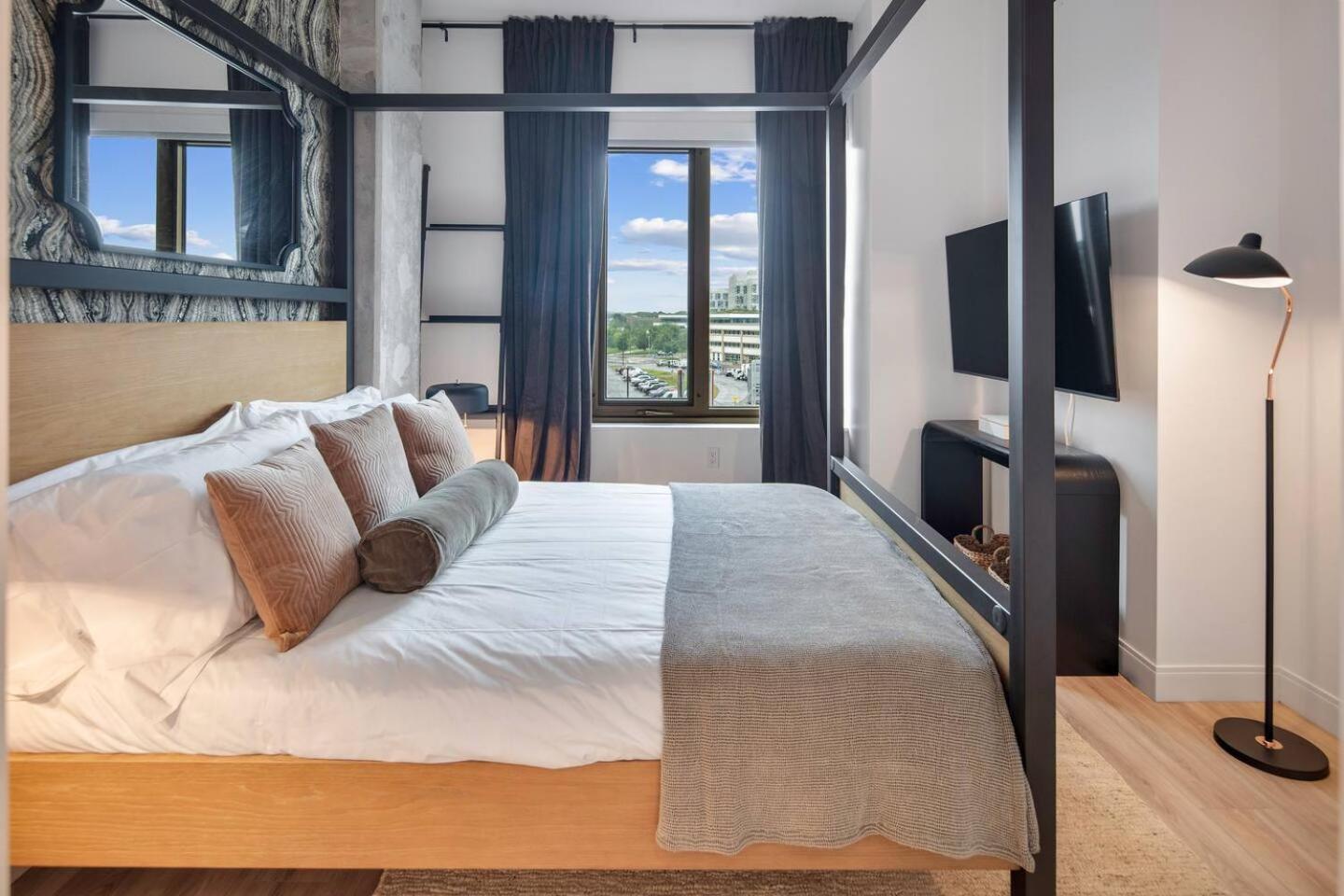 Luxury By Hyatus At Cambridge