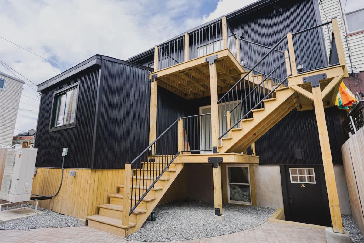 Lux 3bd Minutes Walk To Airport Apartment