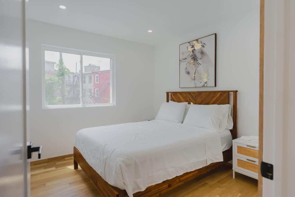 Apartment Lux 3bd Minutes Walk To Airport