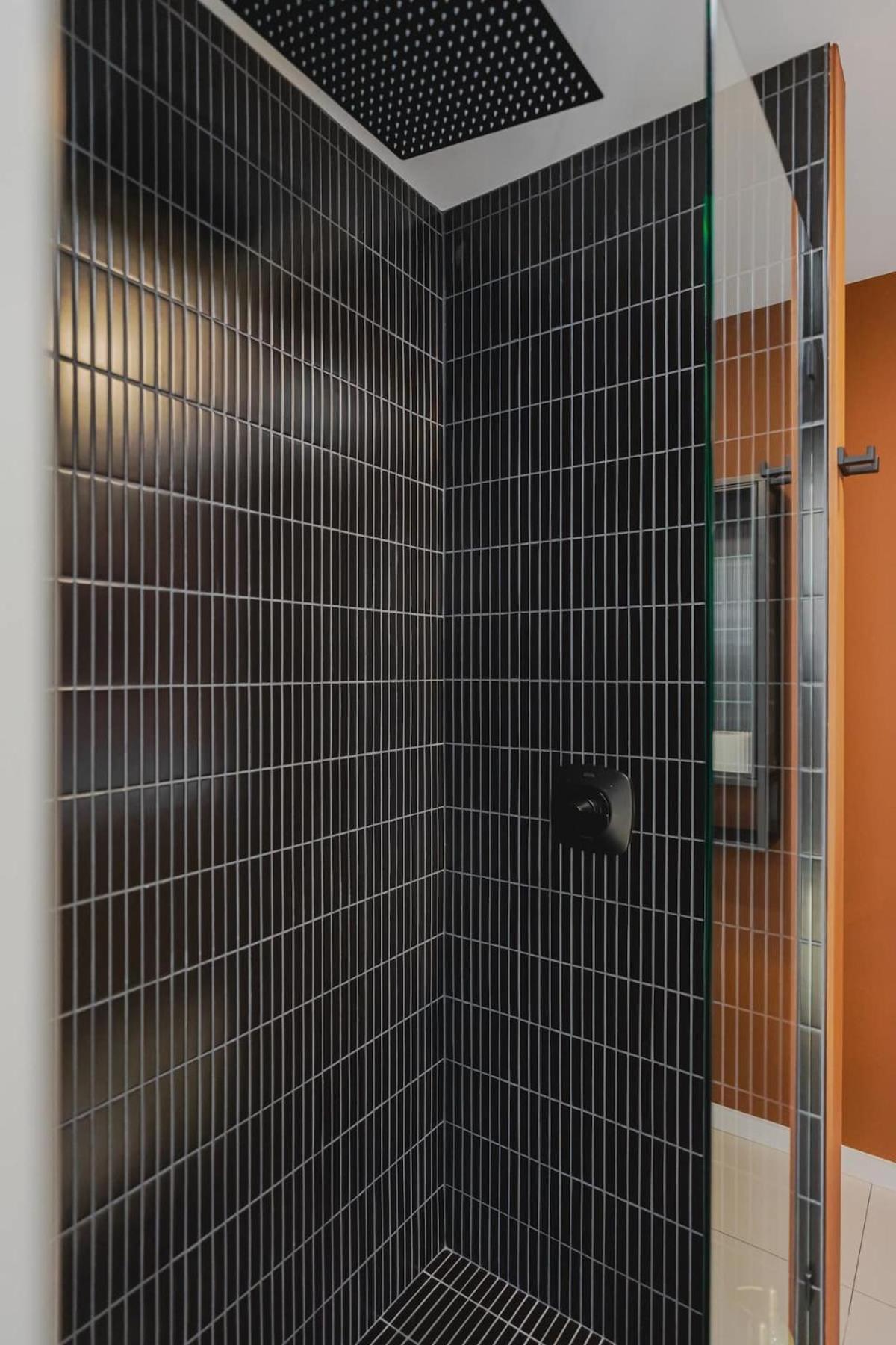 Lux 3bd Minutes Walk To Airport