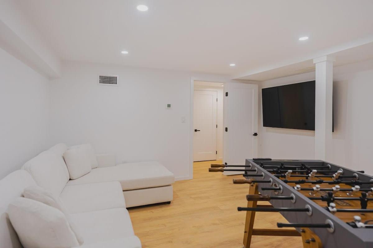 Luxury 3bd Short Walk To Airport Boston