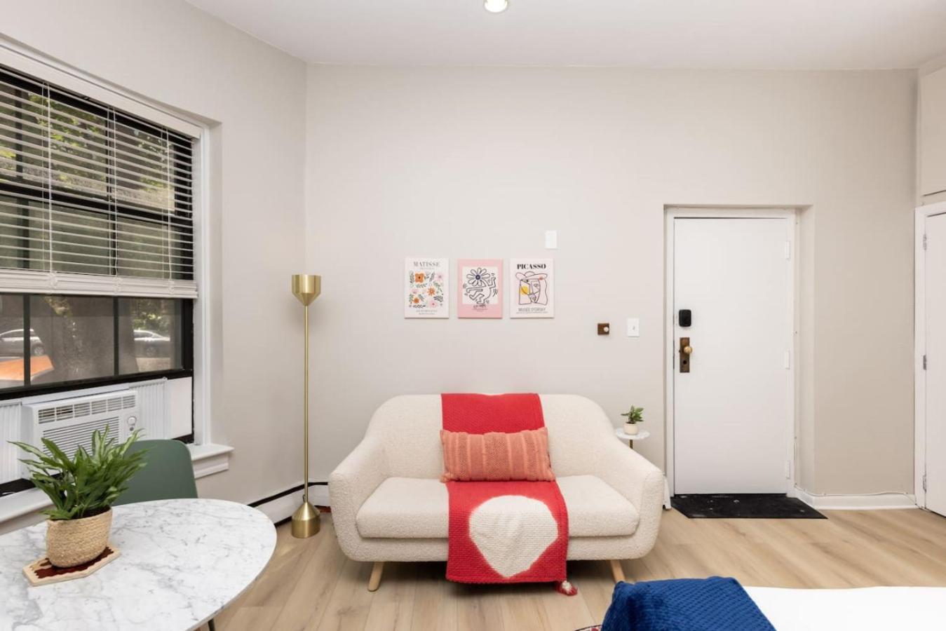 Cozy Near Prudential Ctr Apartment *