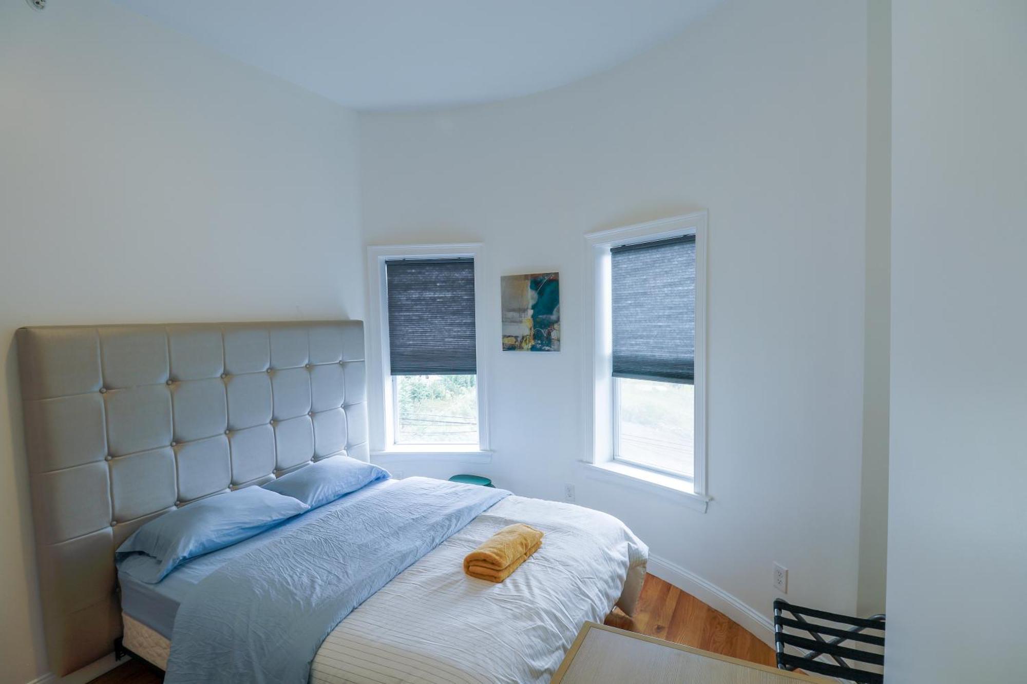 Modern & Spacious 4-bedroom In Roxbury Apartment