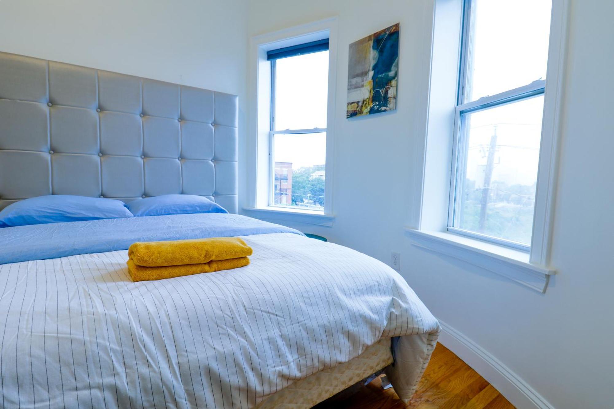 Modern & Spacious 4-bedroom In Roxbury Apartment