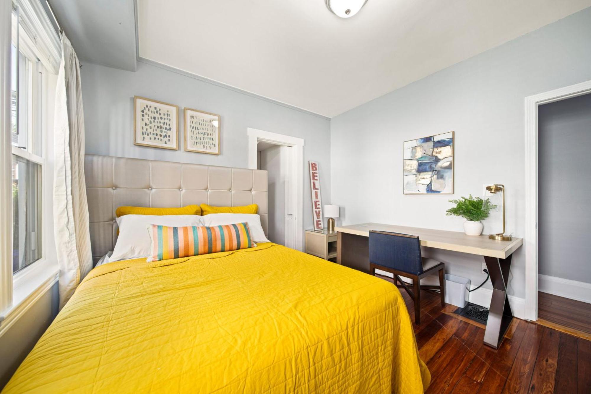 Well-lit Bedroom Near Transit And Charles River * Boston