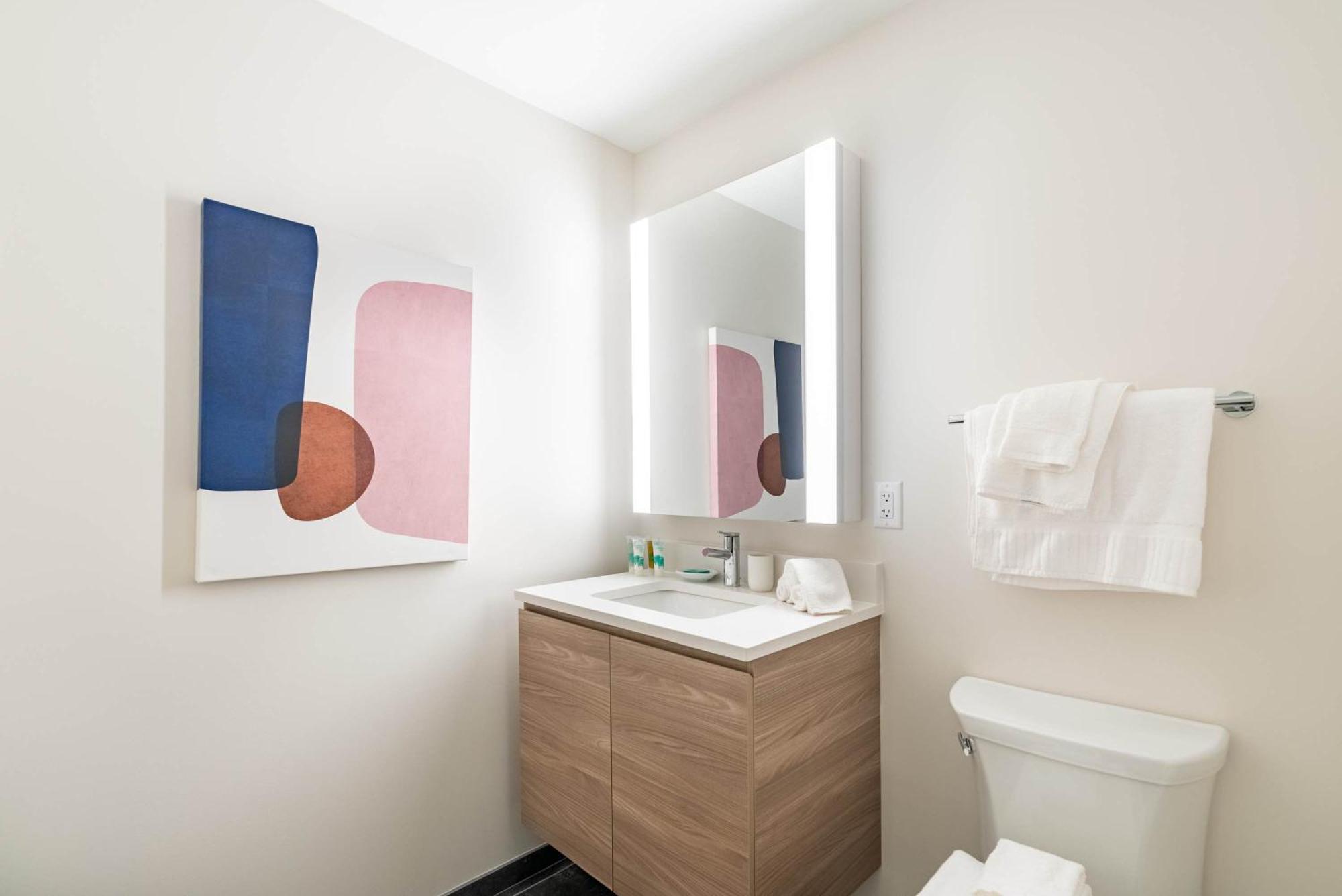 Exclusive 2br Downtown Seaport Apartment *