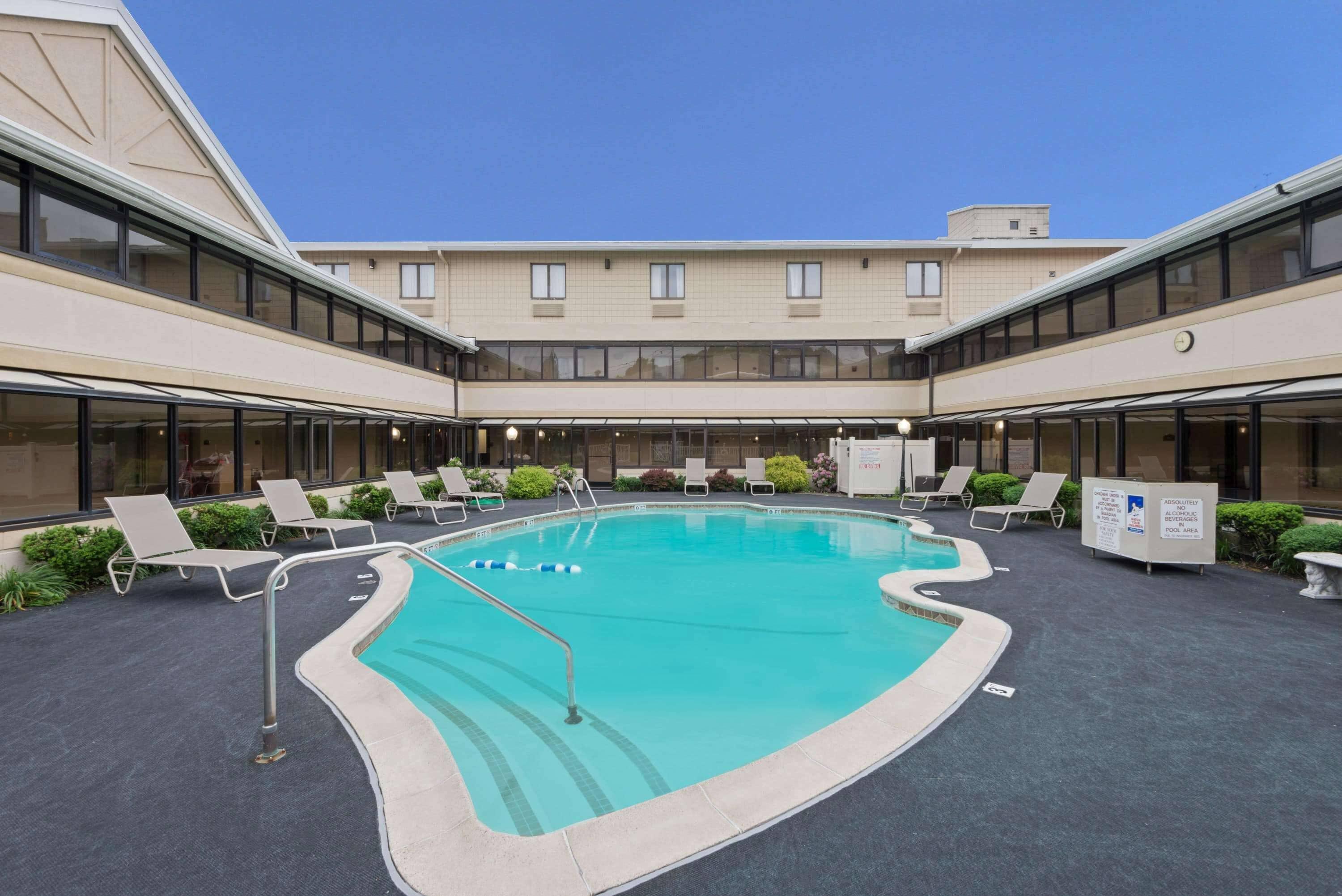Ramada By Wyndham Hotel Boston