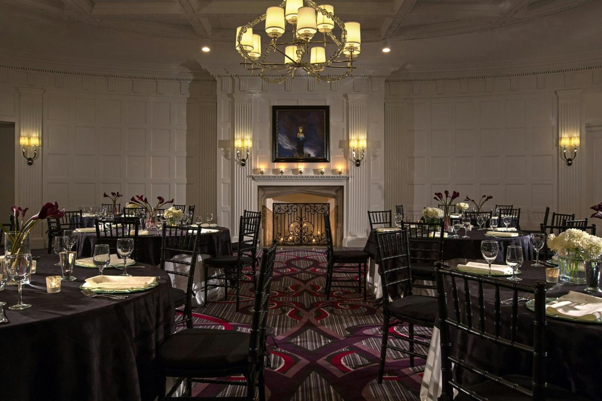 Courtyard By Marriott Downtown