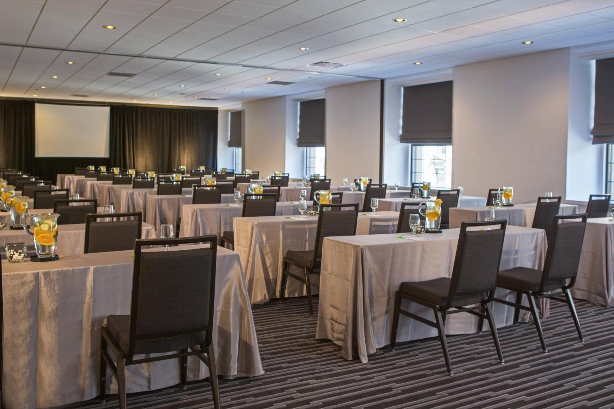 Courtyard By Marriott Downtown