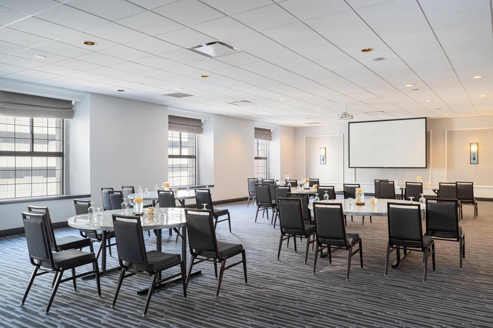 Courtyard By Marriott Downtown Boston