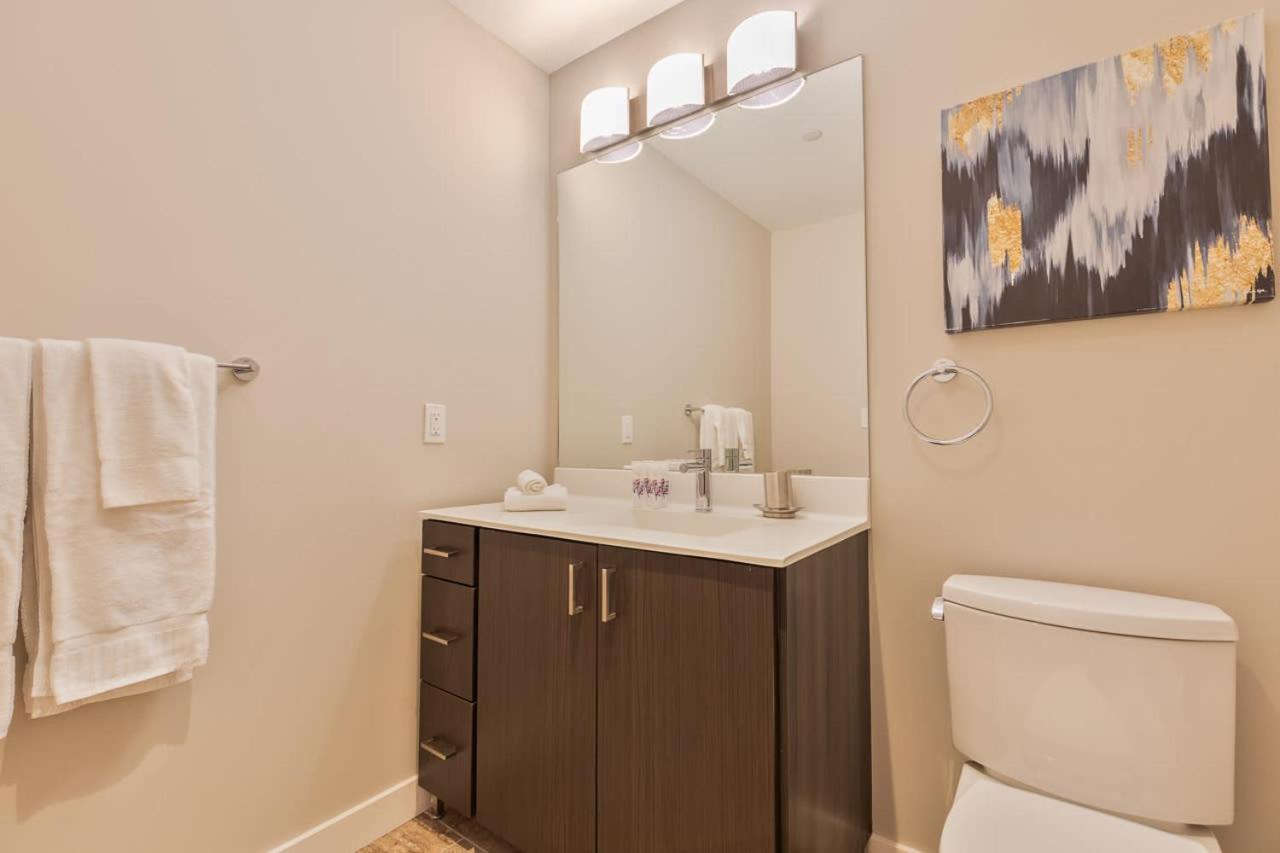 Luxury With Harbor Views Apartment *