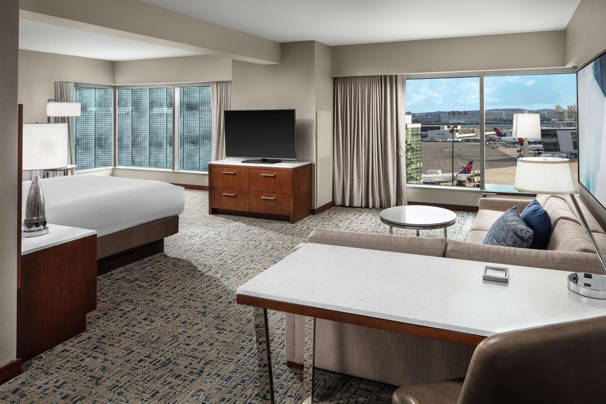 Hilton Logan Airport 4*