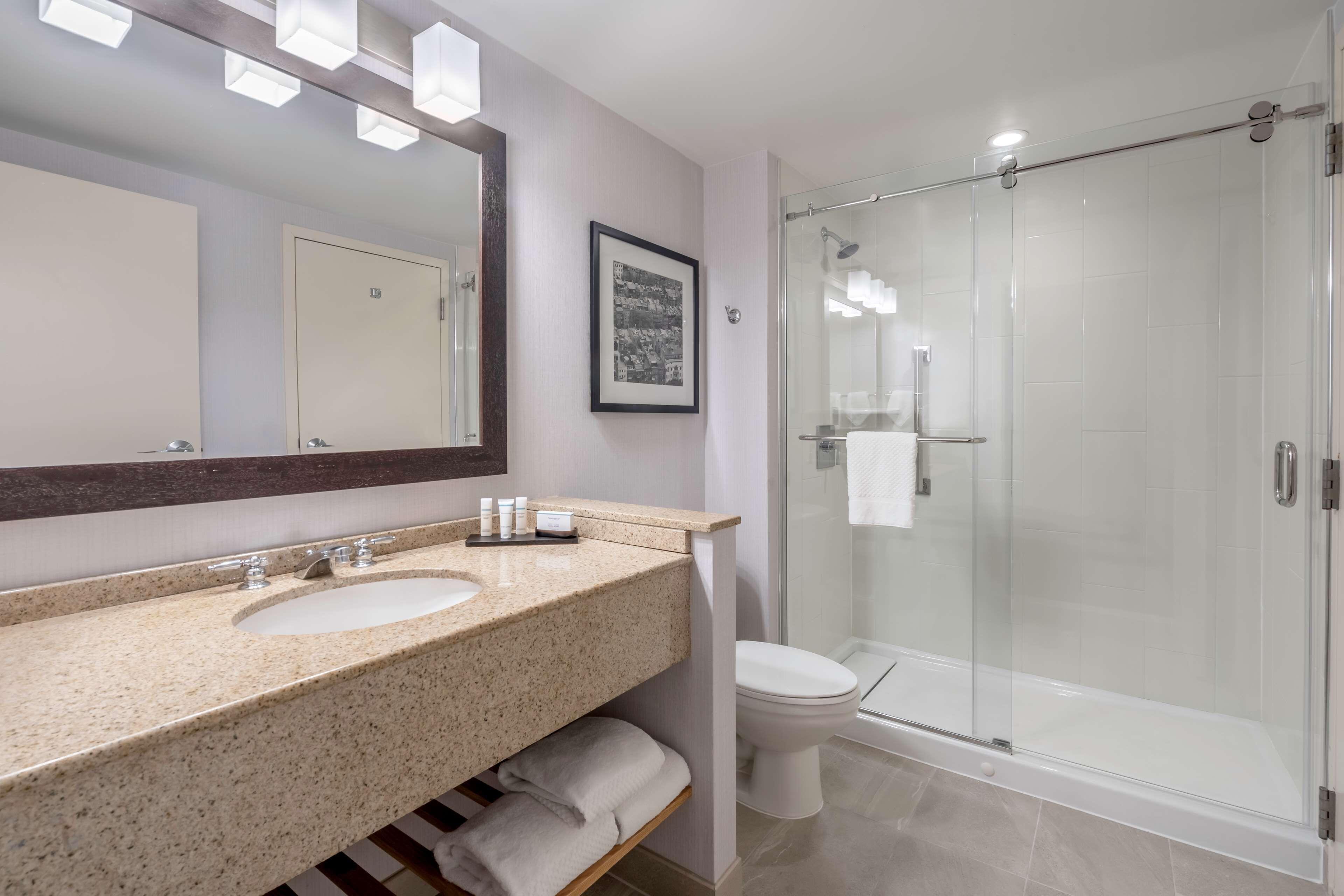 Hotel Embassy At Logan Airport 3*