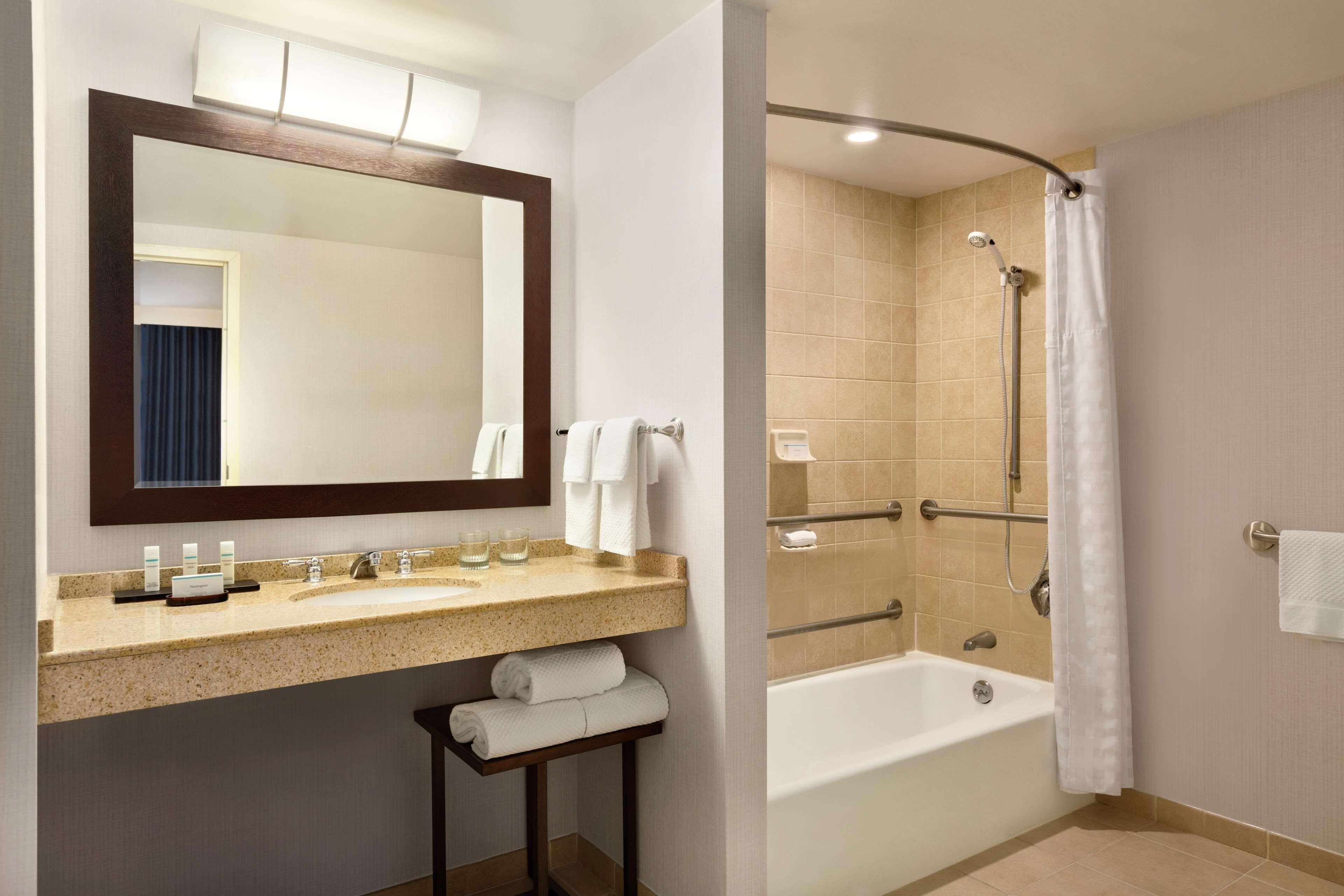 Hotel Embassy At Logan Airport Boston