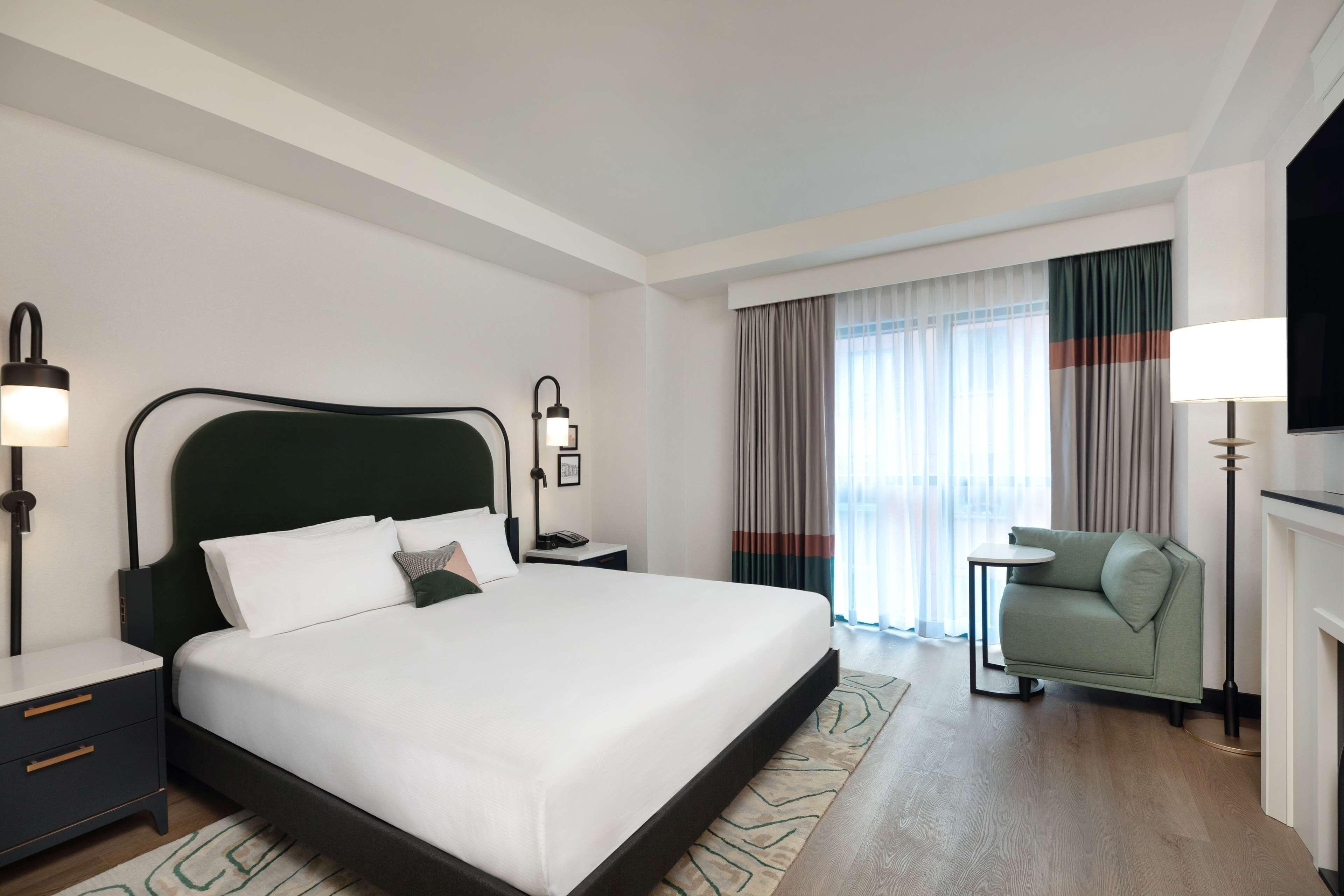 Pennyweight Boston, Curio Collection By Hilton 4*