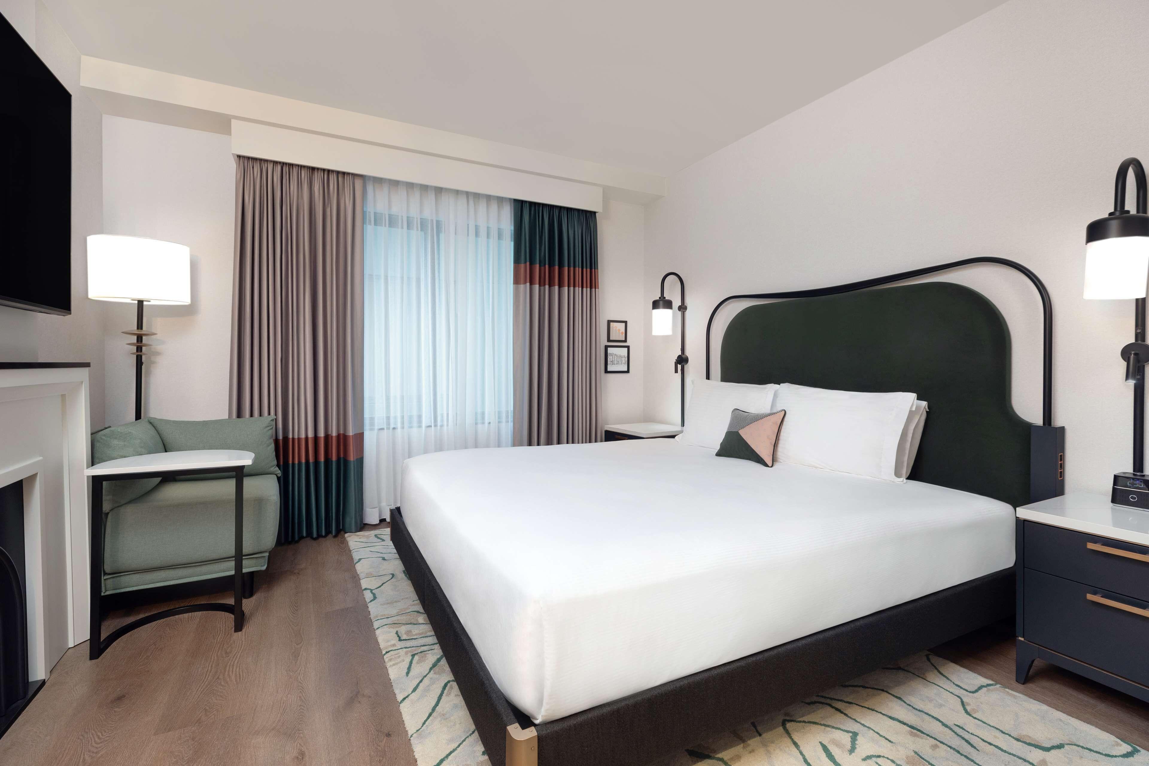 Pennyweight Boston, Curio Collection By Hilton 4*