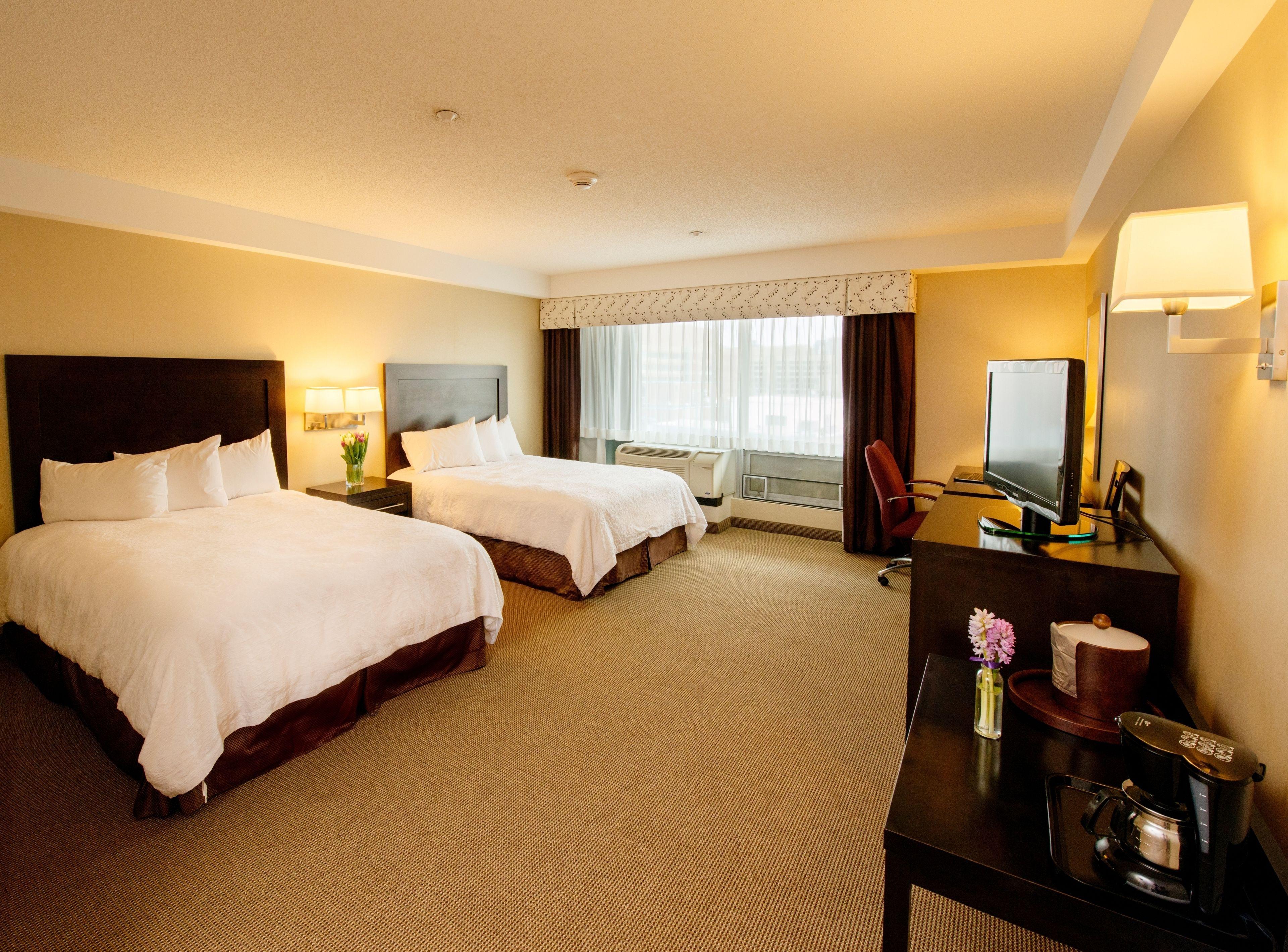 Hampton & Crosstown Center Hotel 3*