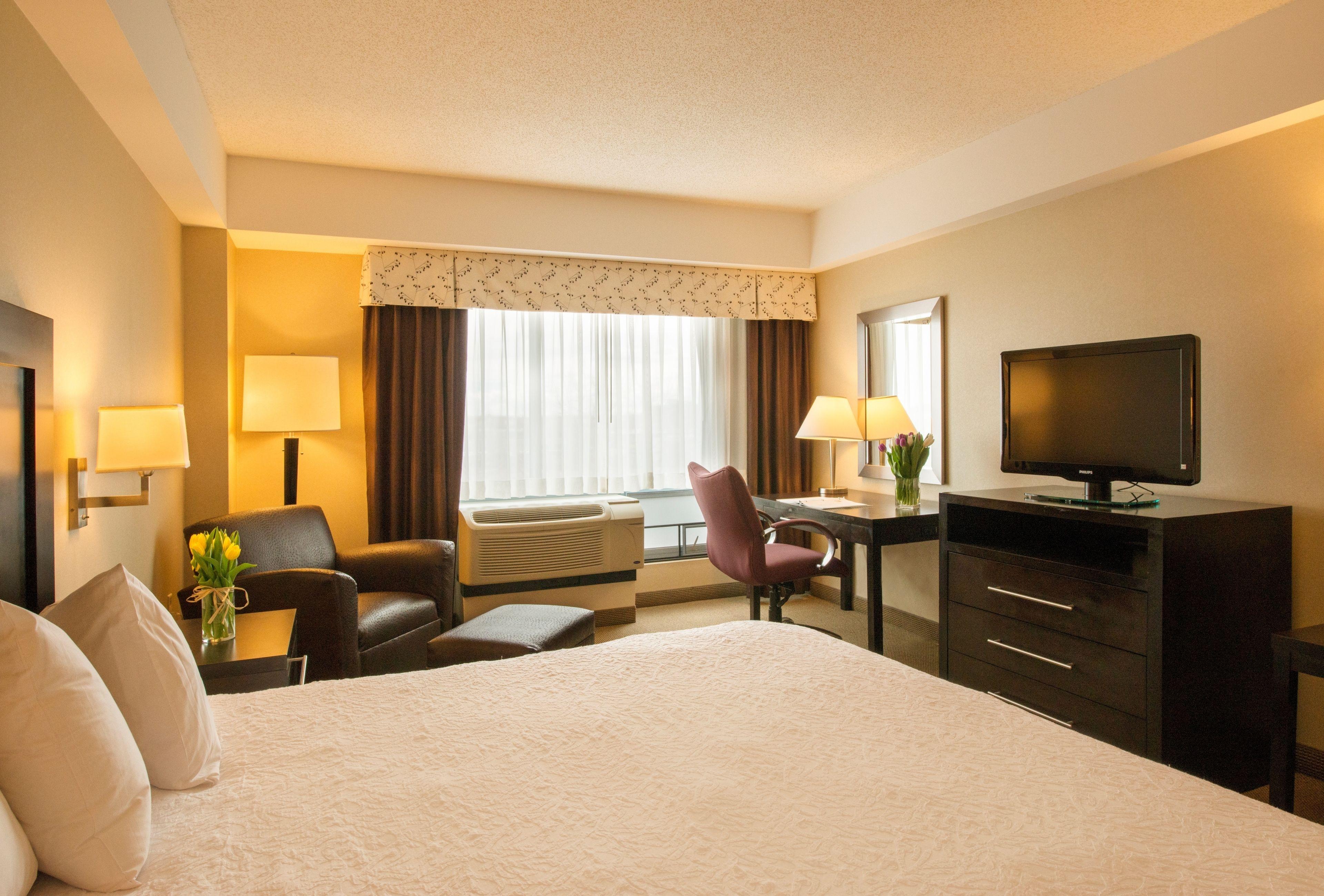 Hampton & Crosstown Center 3*