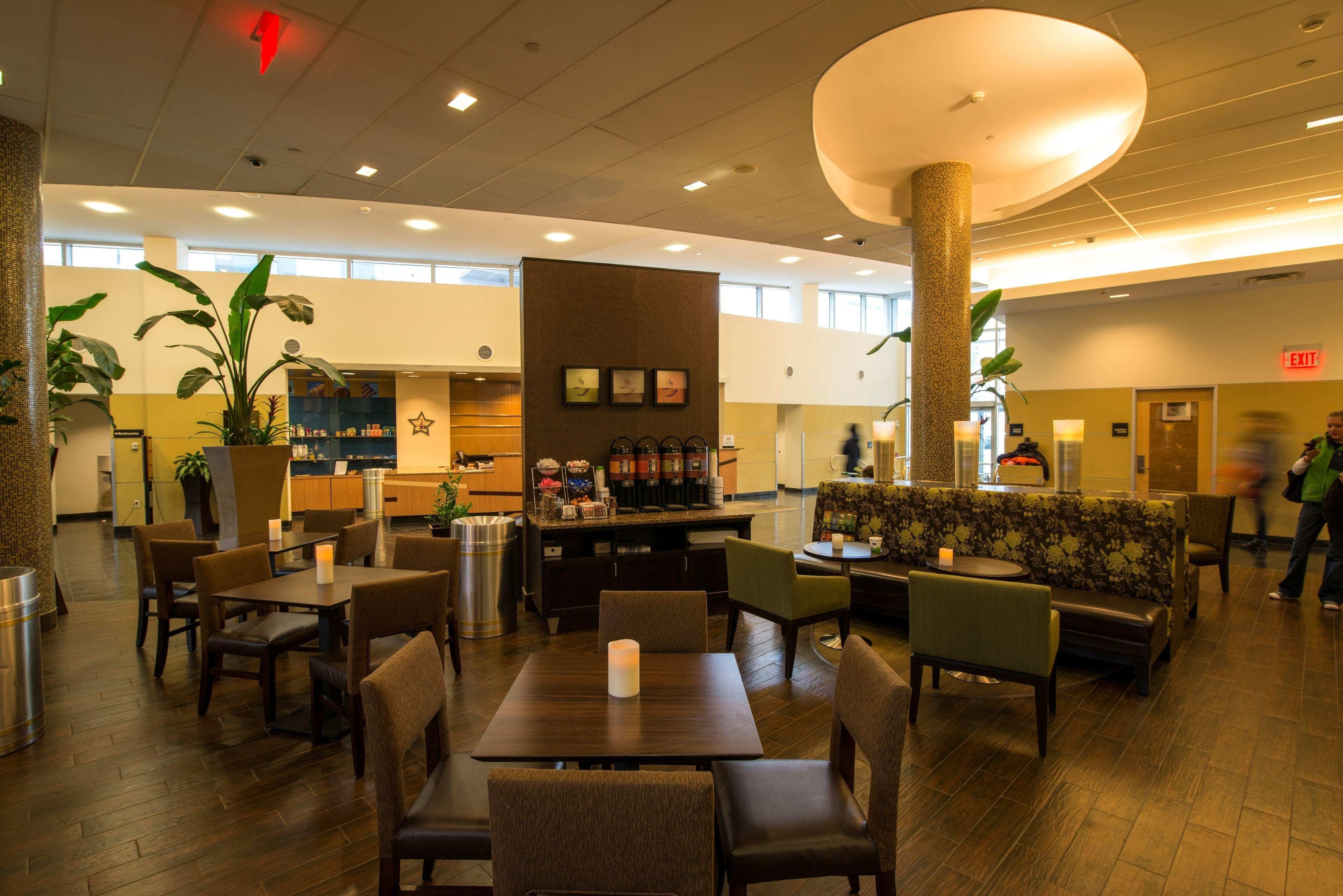 Hotel Hampton & Crosstown Center