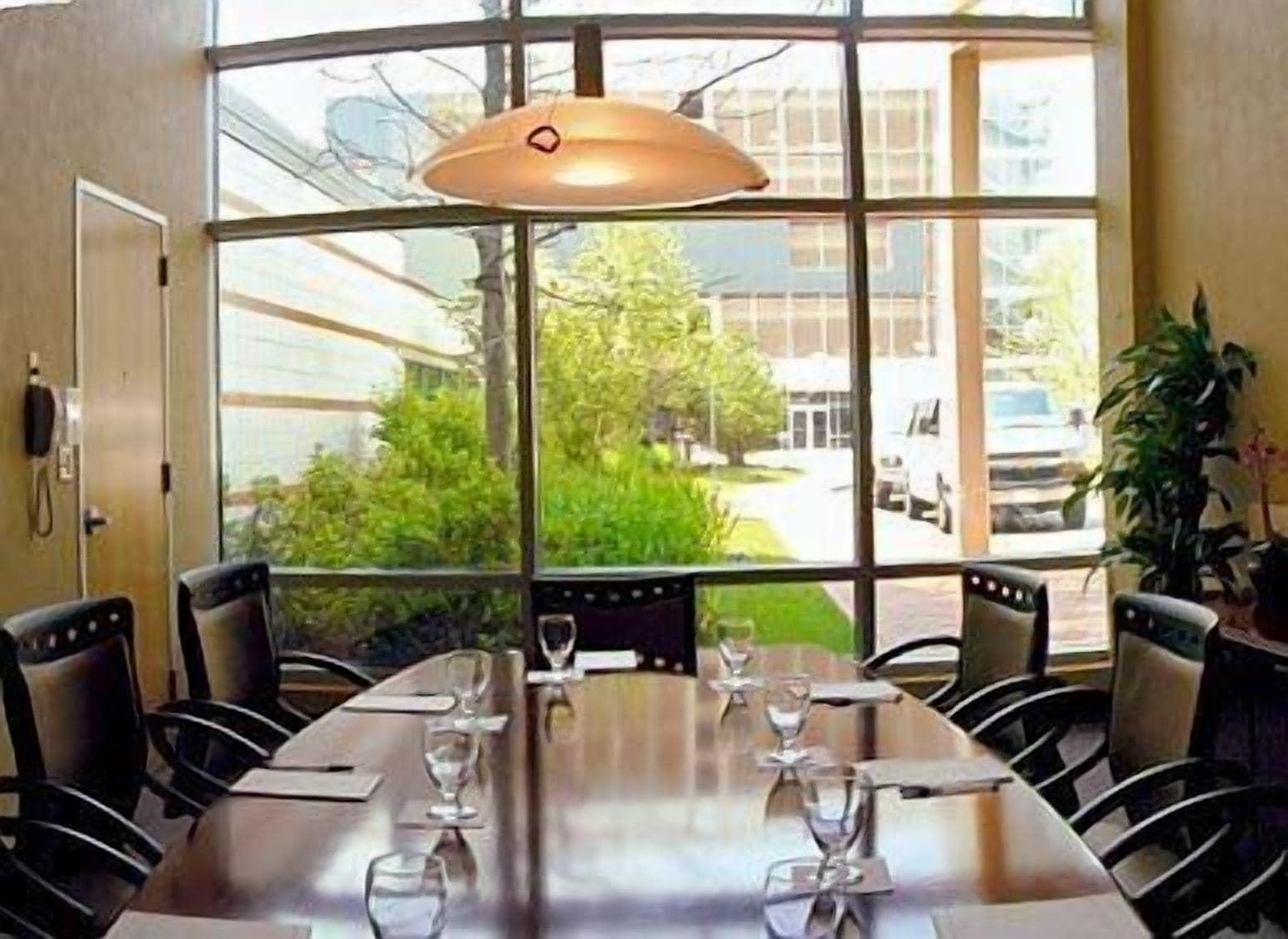 Hotel Hampton & Crosstown Center 3*