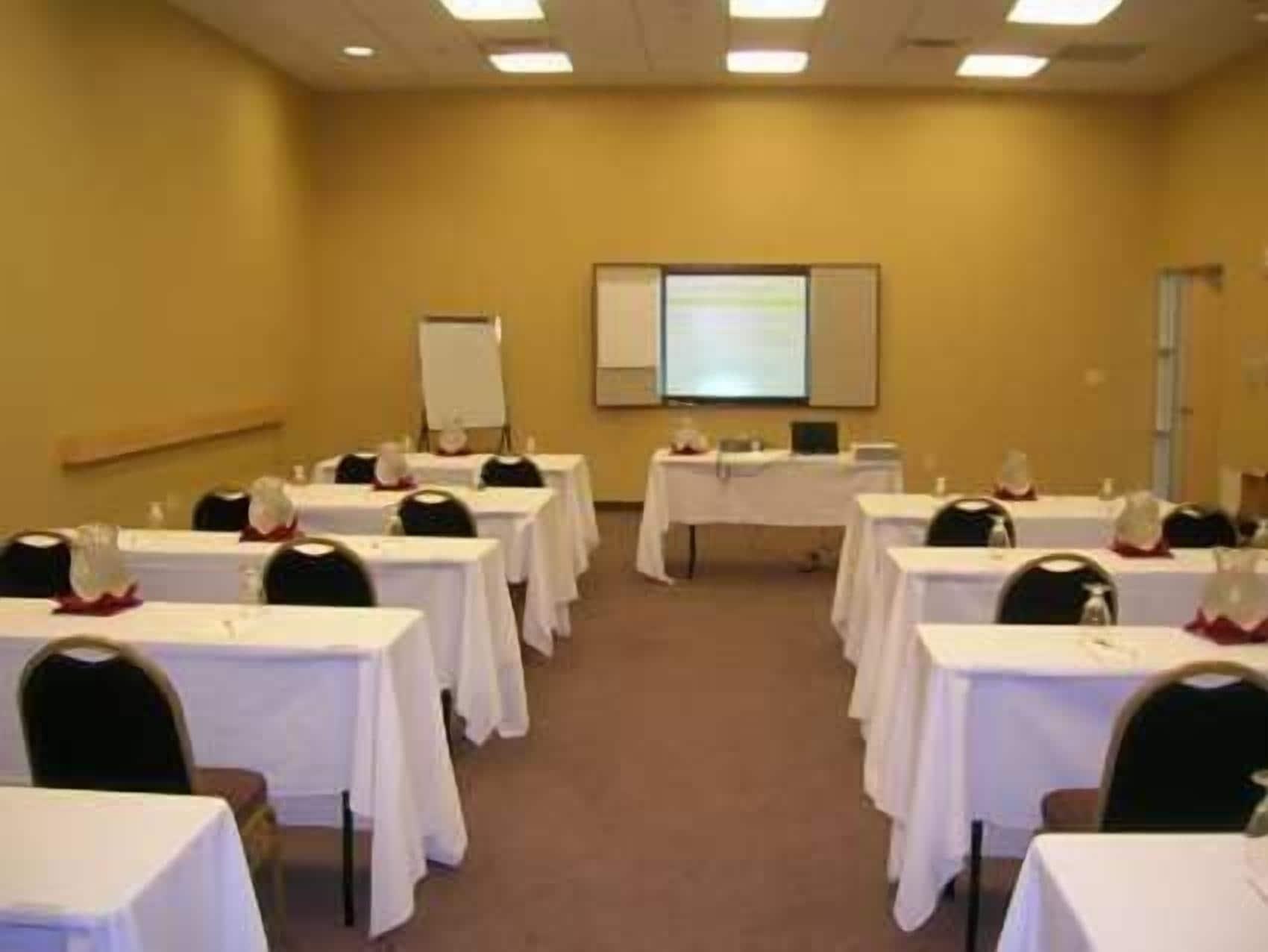 Hotel Hampton & Crosstown Center