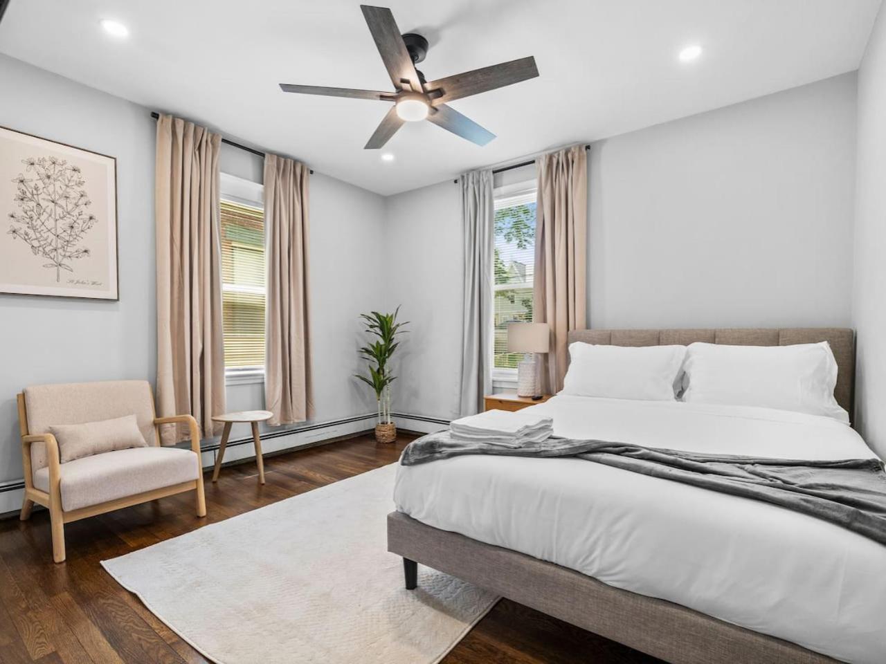 Luxury 3br In With Free Parking Apartment *