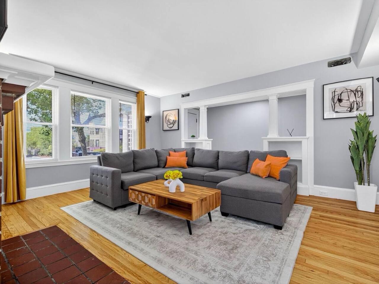 Vintage 5br In With Free Parking