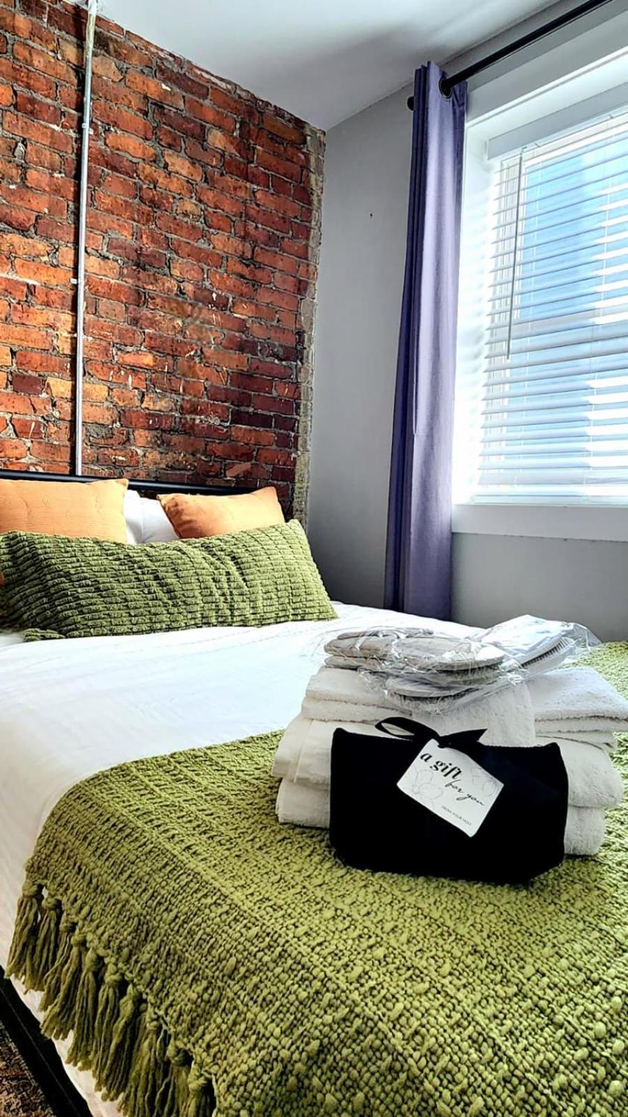 Upscale Two Level By Seaport And Convention Centre Bcec Apartment *