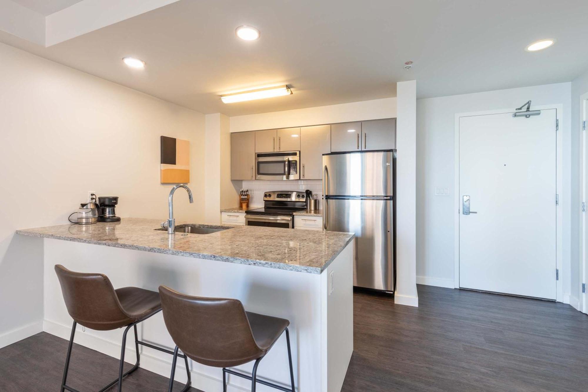 Modern Harbor Front Apartment