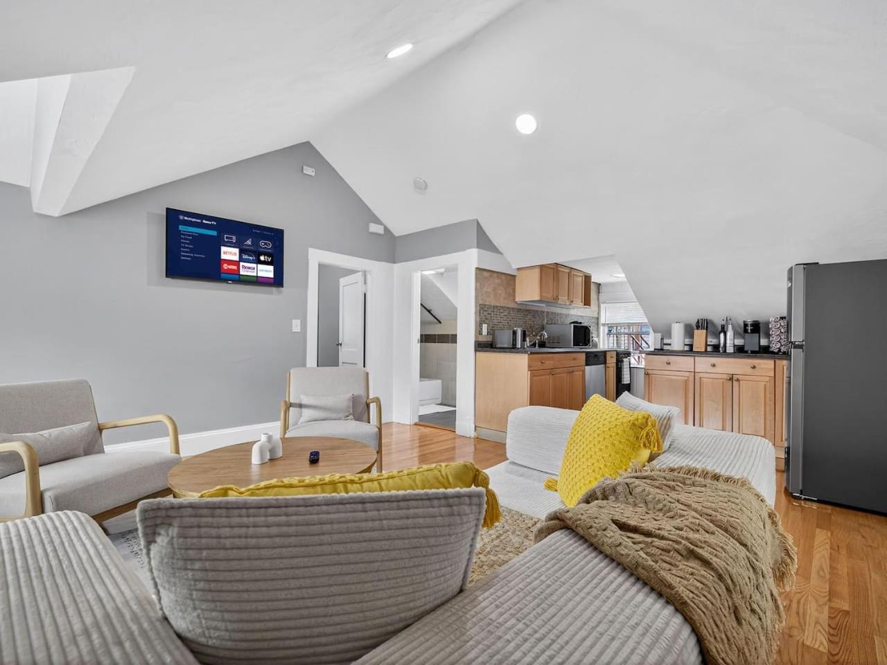 Apartment Charming 1br In With Free Parking