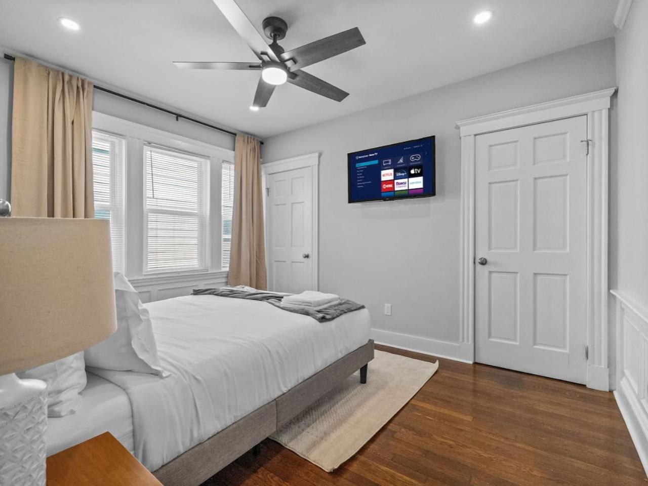 Apartment Luxury 3br In With Free Parking *