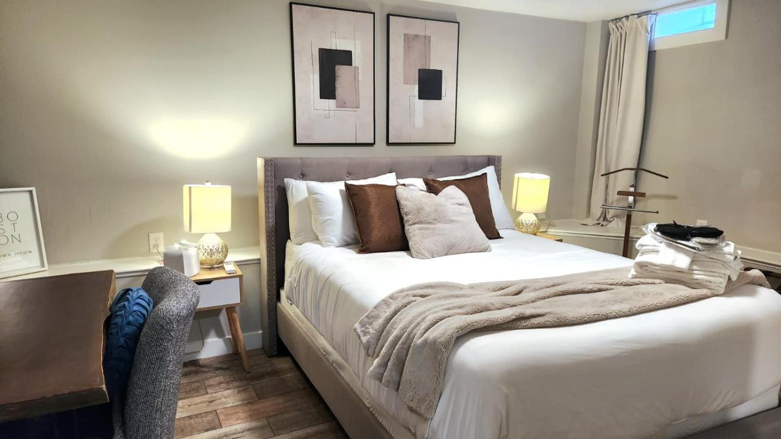 Upscale Two Level By Seaport And Convention Centre Bcec Apartment *