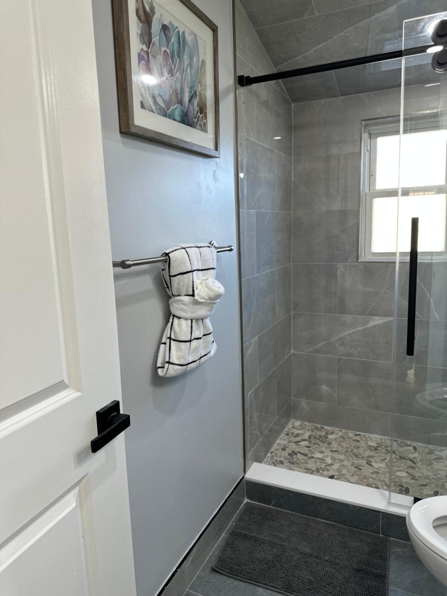 85c Brand New 3brwalk To Transit, Near Apartment Boston