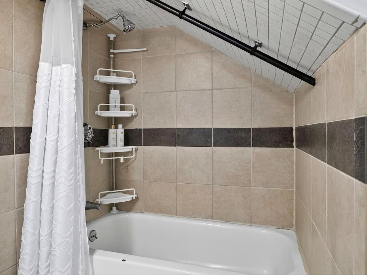 Charming 1br In With Free Parking Apartment